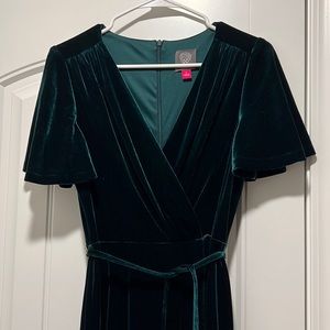 Beautiful green velvet dress. Size 4 from Macy’s. Very good condition
